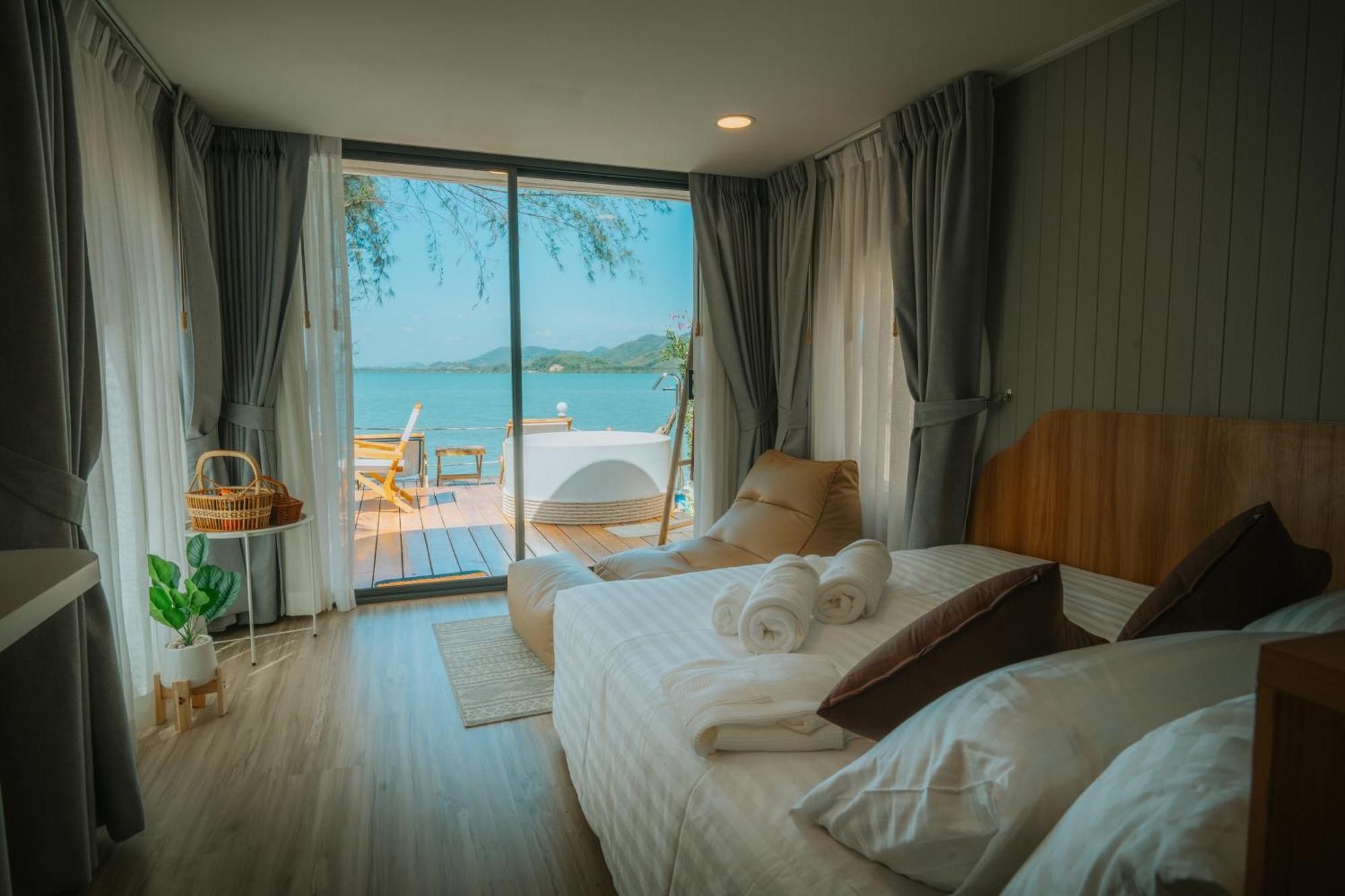 Sea Sand See Sky Beach Front Resort プーケット エクステリア 写真